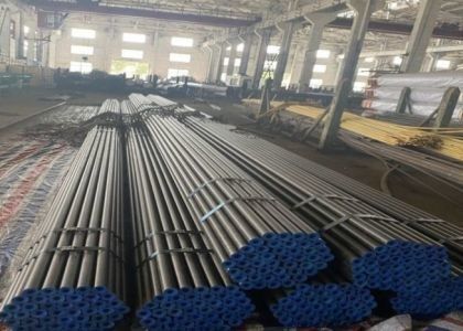 Tubo di acciaio per scambiatori di calore ASTM A210 di diametro esterno personalizzato con certificato DIN
