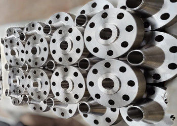 Flangia a saldare piana in acciaio con superficie oleata e resistente alla ruggine per connessione filettata