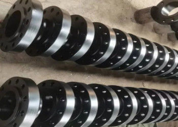 Flange in acciaio nero con superficie oleata antiruggine per prestazioni durature in applicazioni petrolifere