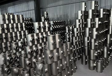 Fittings per tubi in acciaio al carbonio di grado WPB con connessione di saldatura a coda e elevata resistenza alla corrosione per applicazioni industriali