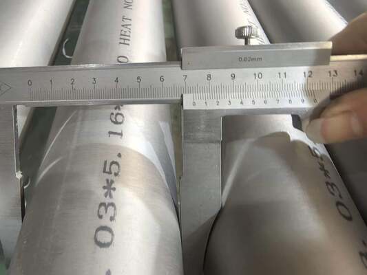 Tubi in acciaio senza saldatura con estremità piane e spessore della parete da 2 mm a 60 mm per applicazioni automobilistiche e aerospaziali