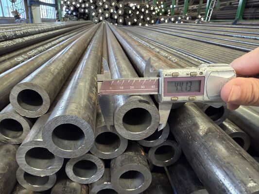Tubo in acciaio per scambiatori di calore resistenti alla corrosione con spessore della parete di 0,7 mm ~ 30 mm e lunghezza personalizzata